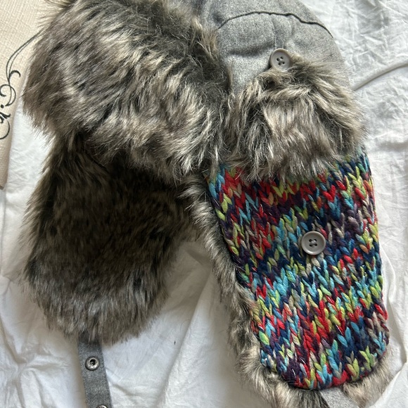 Woodlands isotoner Cozy Multicolor Knit and Faux Fur Trapper Hat Women’s NWT - Picture 1 of 4